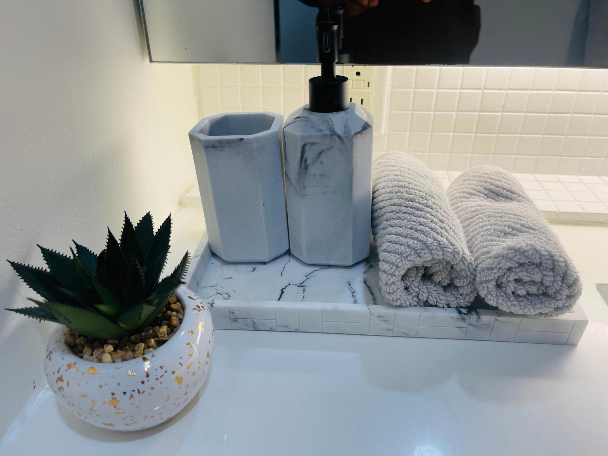 Beautiful Apartment Downtown, Mins To Rogers Arena, Stadium, Restaurants, Shops Vancouver Zewnętrze zdjęcie